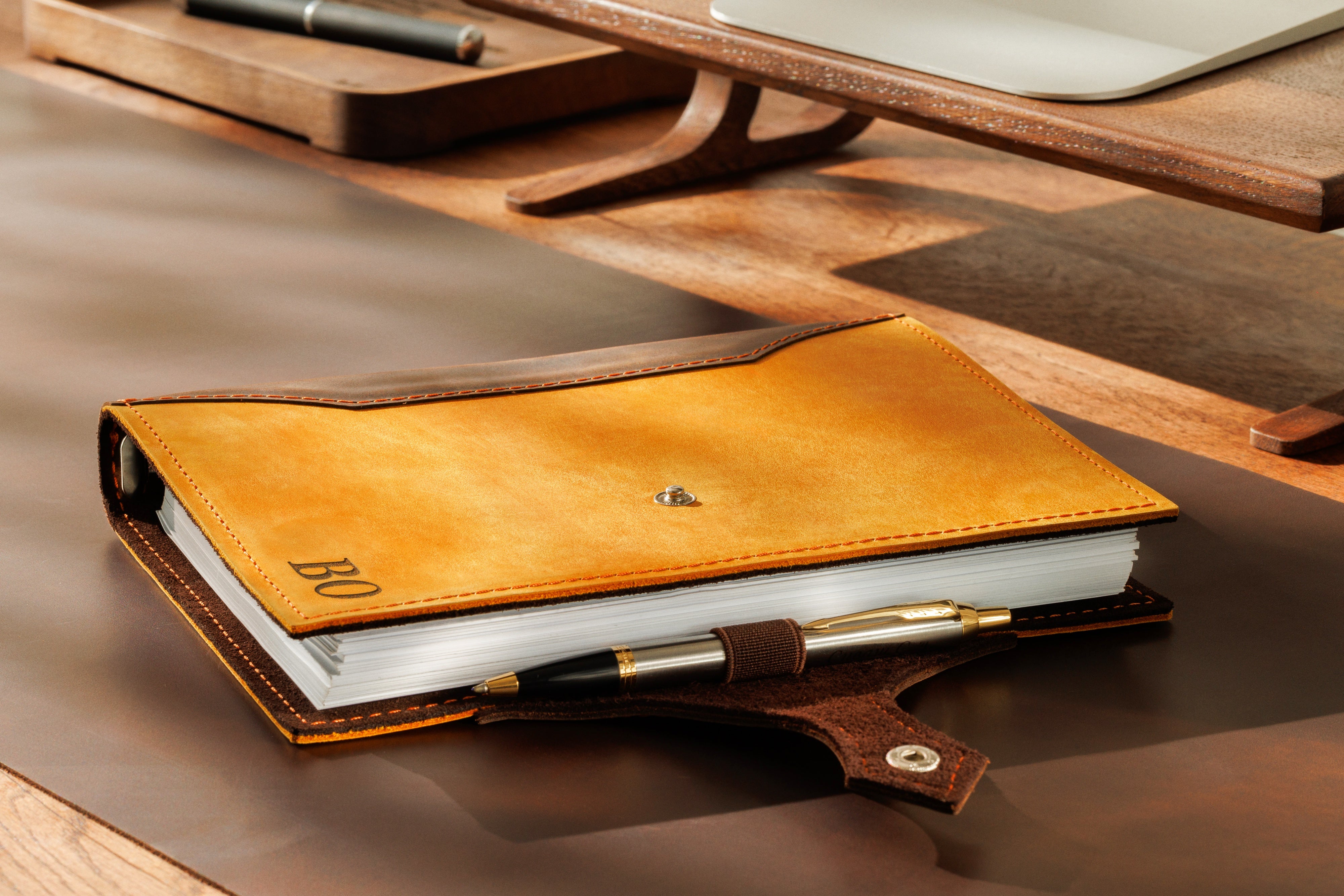 Mureli Signature Leather Binder – Crafted in Honey and Deep Brown