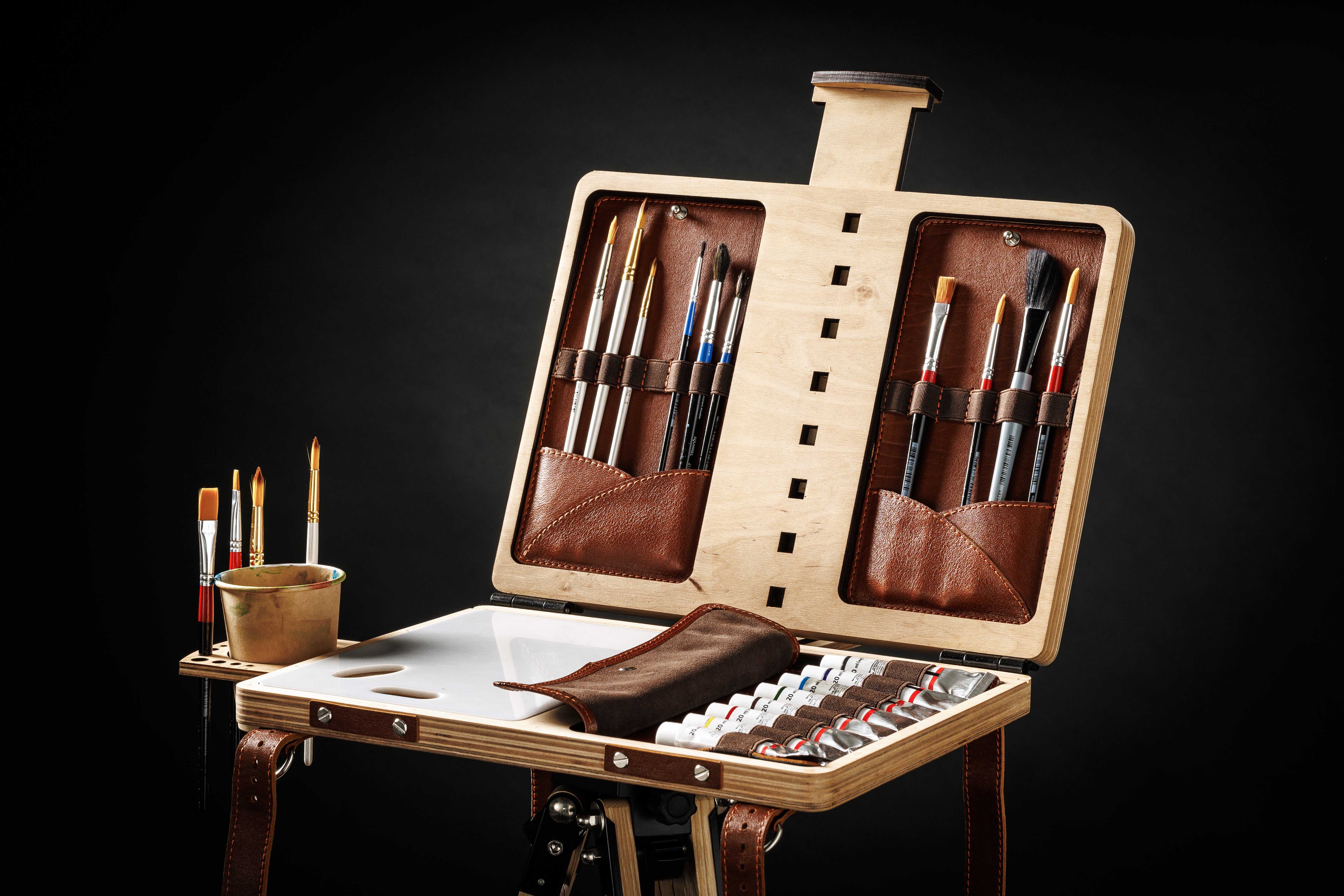 Wooden plein air easel with adjustable angles