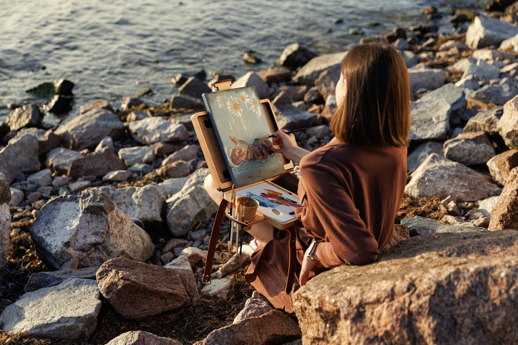Travel easel for outdoor painting sessions