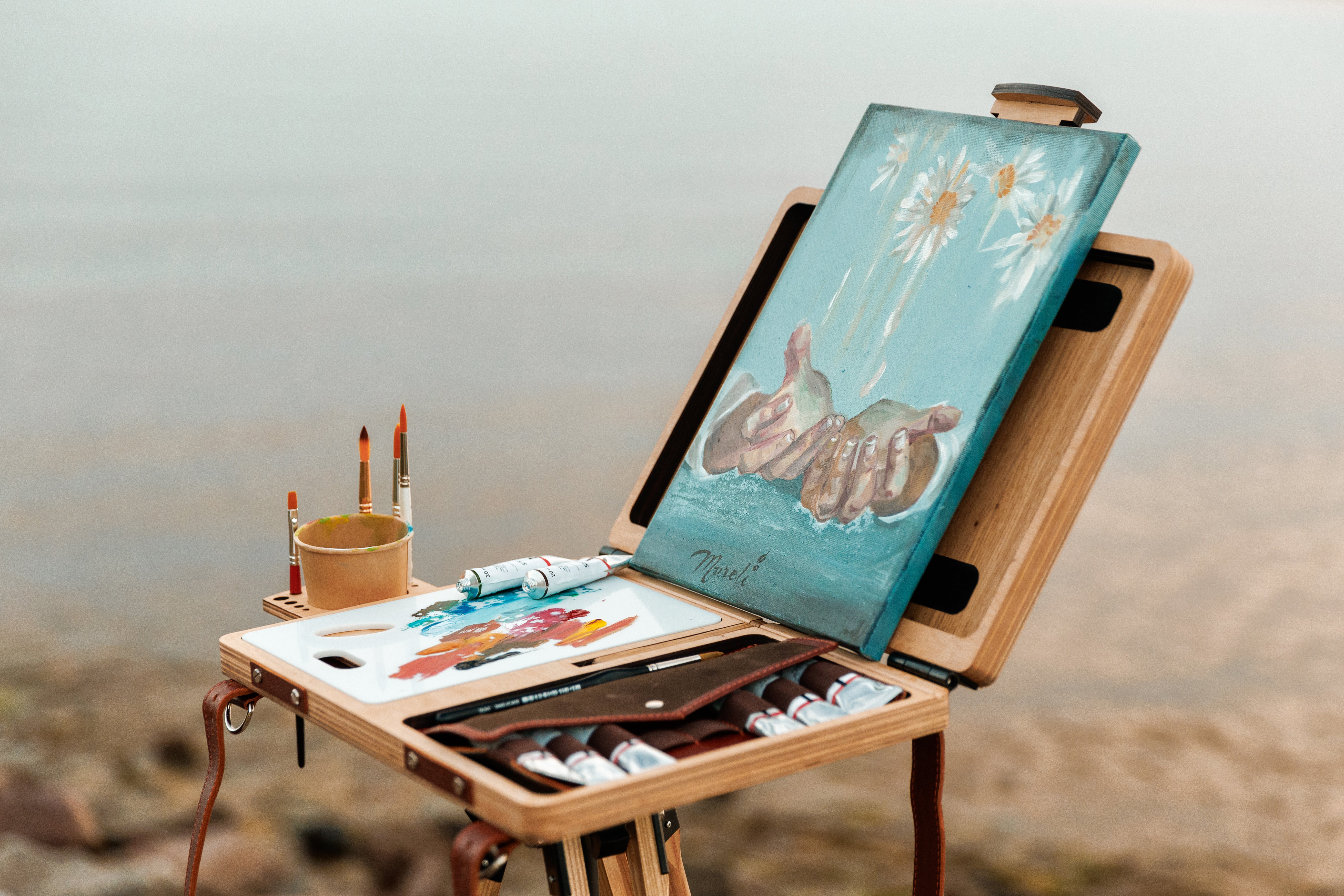 Mureli Workshop portable artist easel closed view