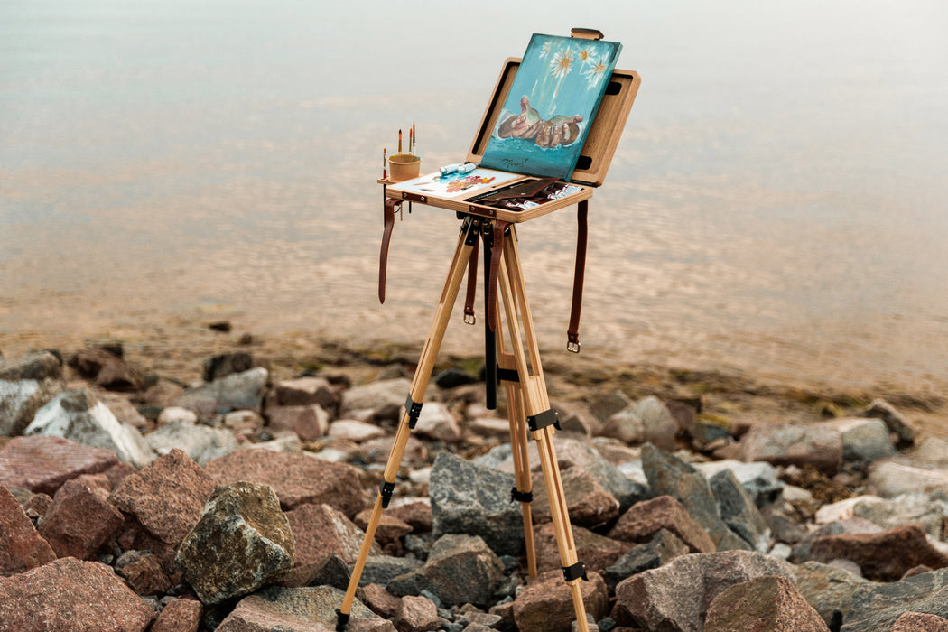 Artist organizer with built-in adjustable easel