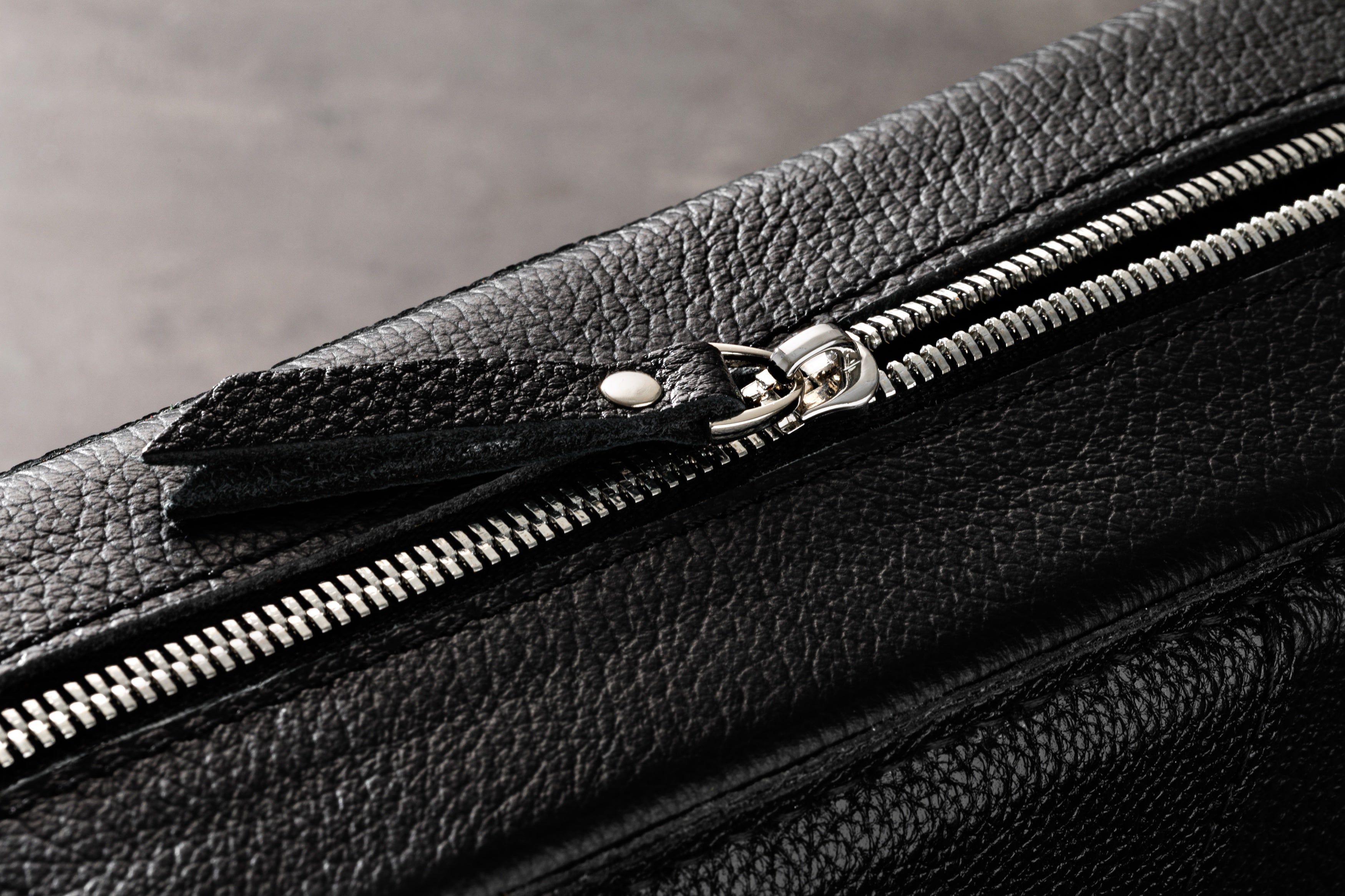 Black Leather Cigar Case with Zipper | Travel Cigar Holder with Oak Tray | Premium Gift for Hi