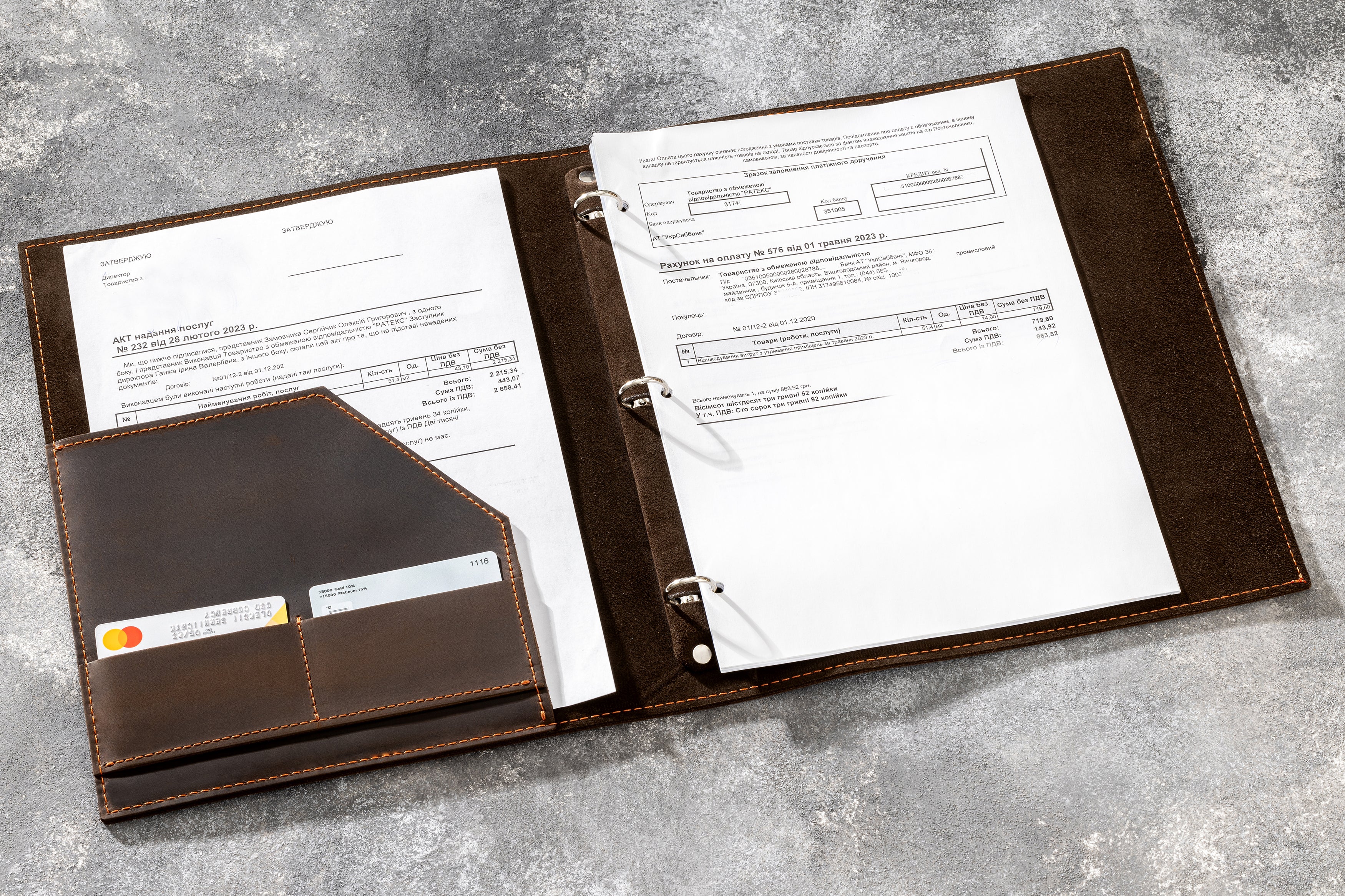 Crafted for Achievement – Portfolio Binder for Graduates & Creatives
