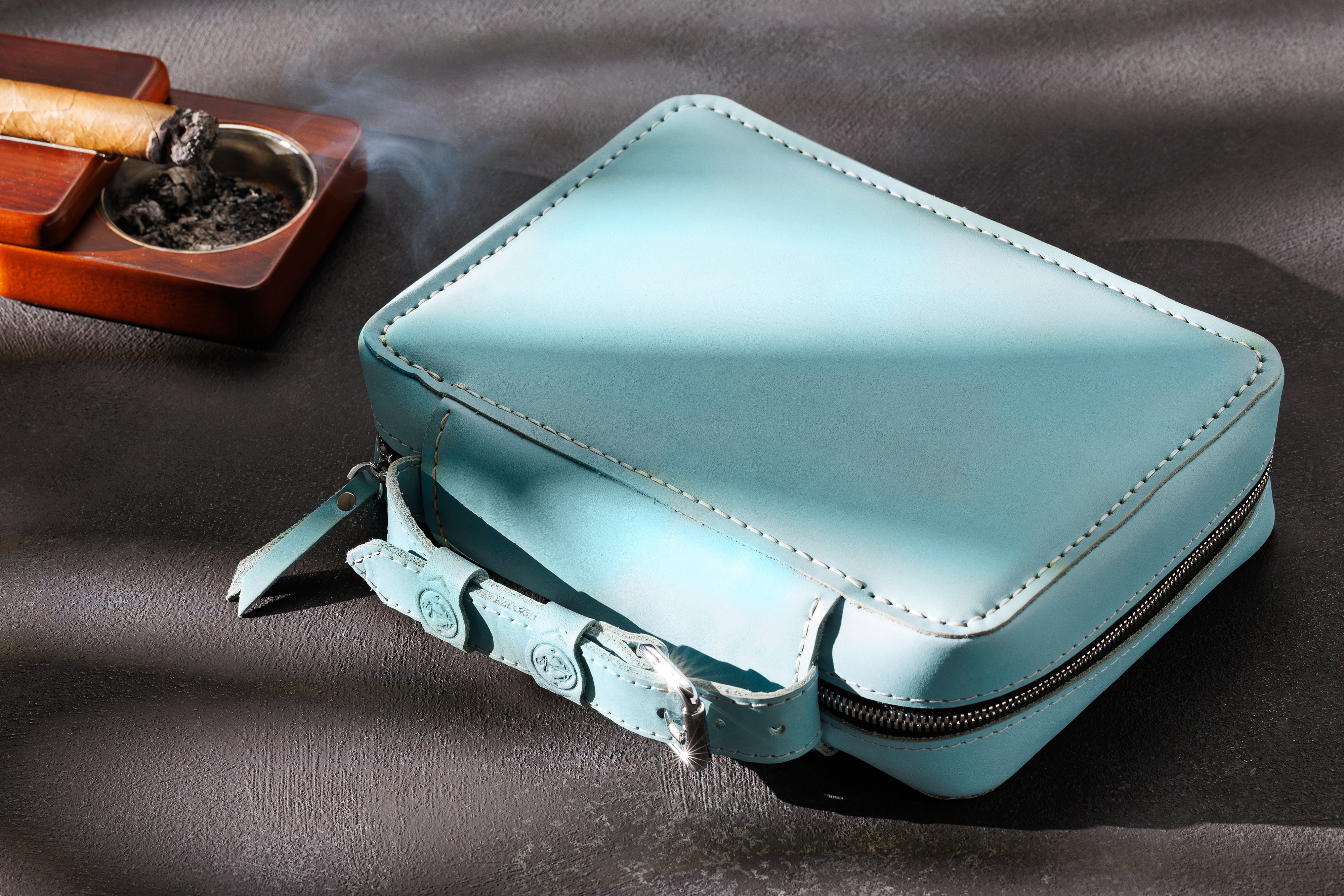 travel leather cigar case with anchor