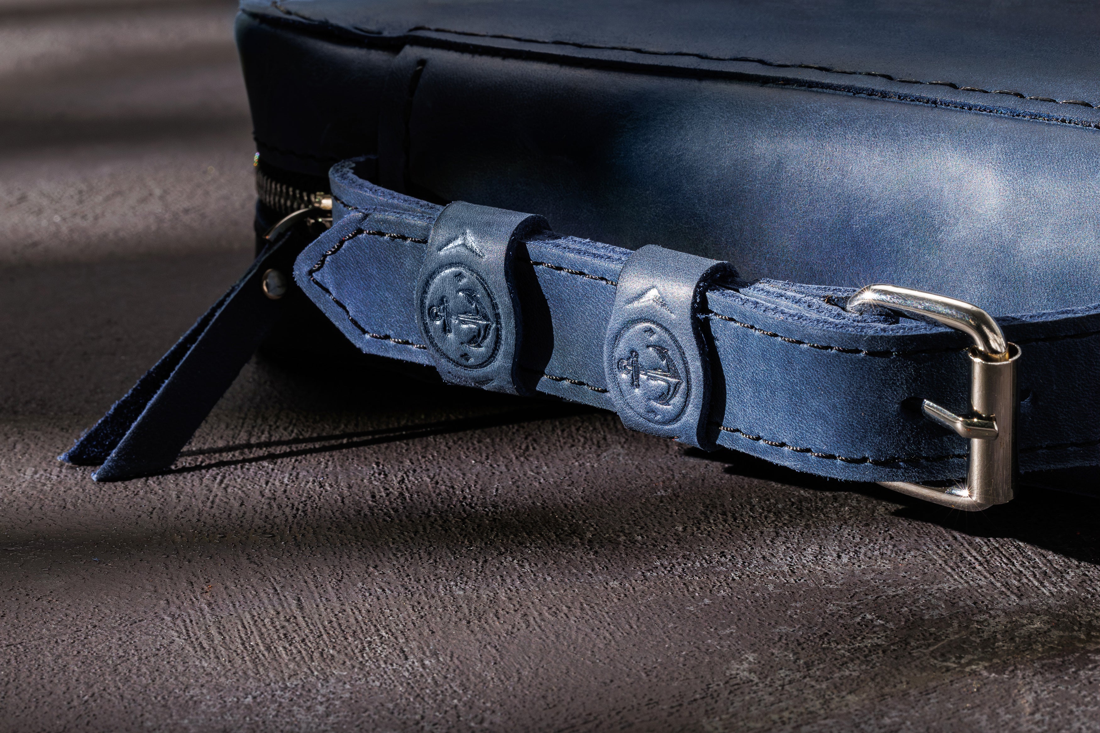  Blue color Leather travel cigar case handle