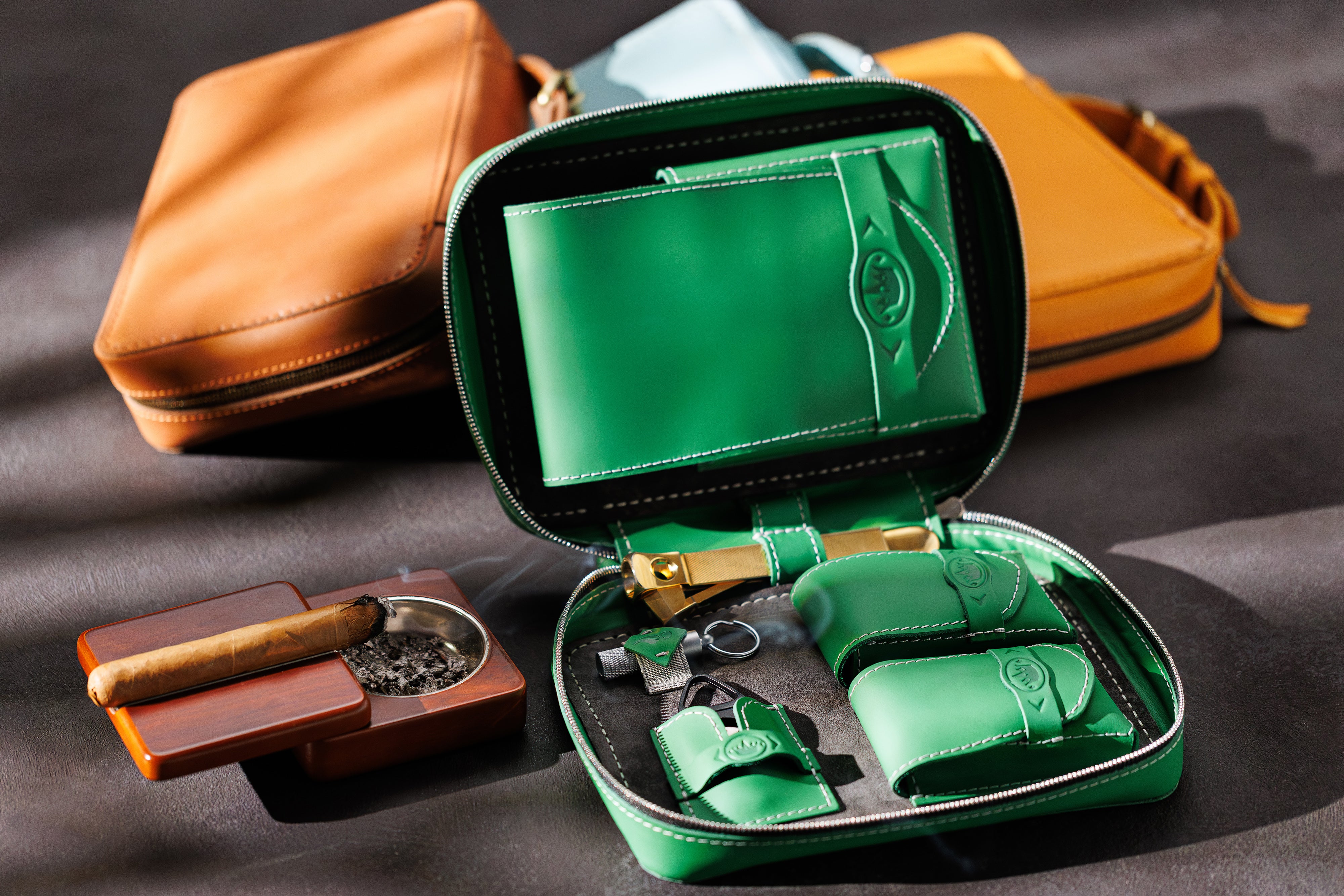 Green  Leather travel cigar case  Limited amount Secret Brotherhood Collection and another colors cigar cases