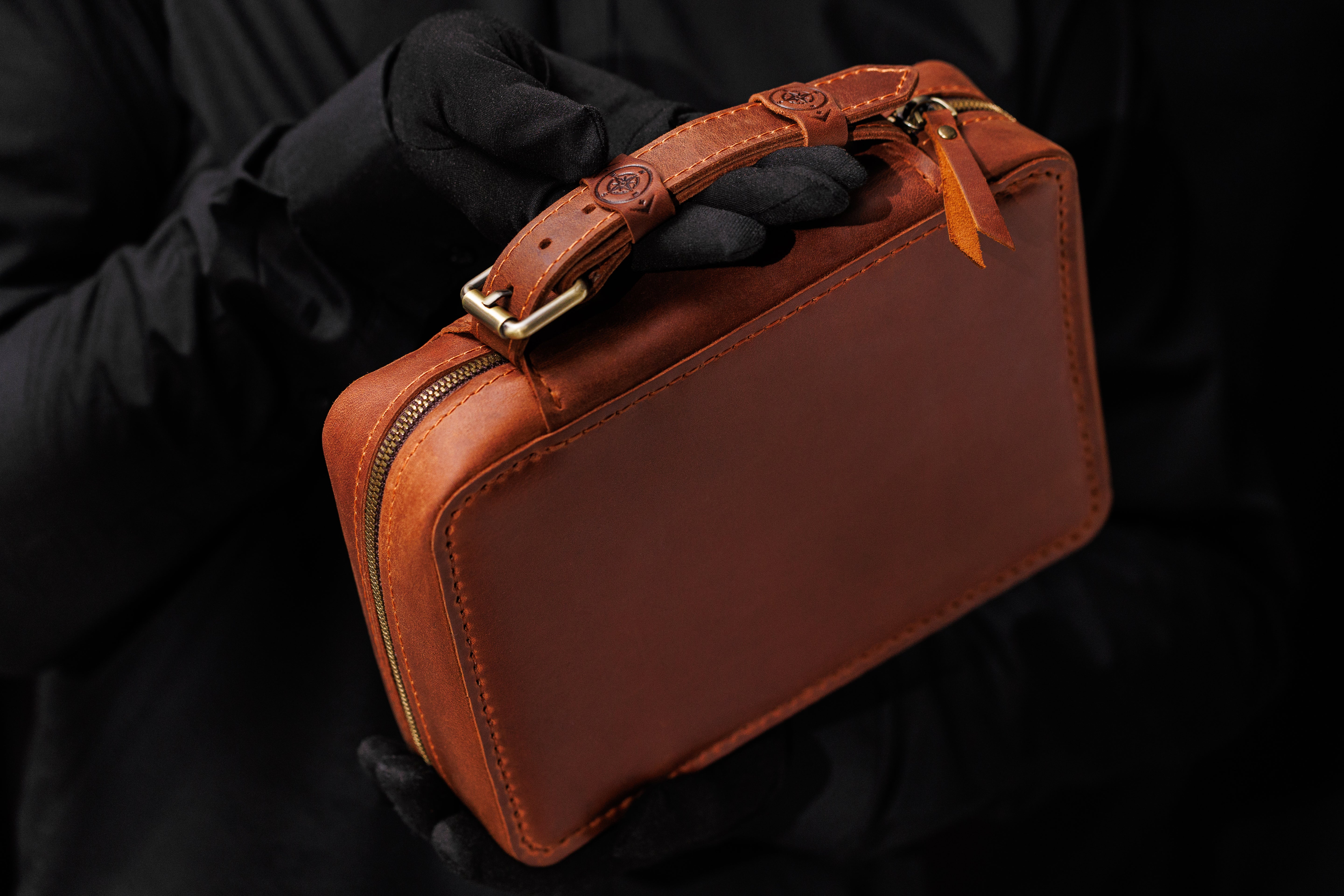 Leather travel cigar case in copper color | Secret Brotherhood Collection by Mureli