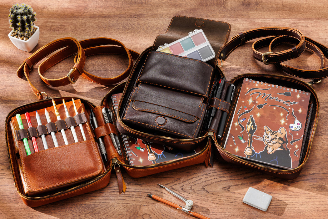 Artist kit bag with 7 brush slots