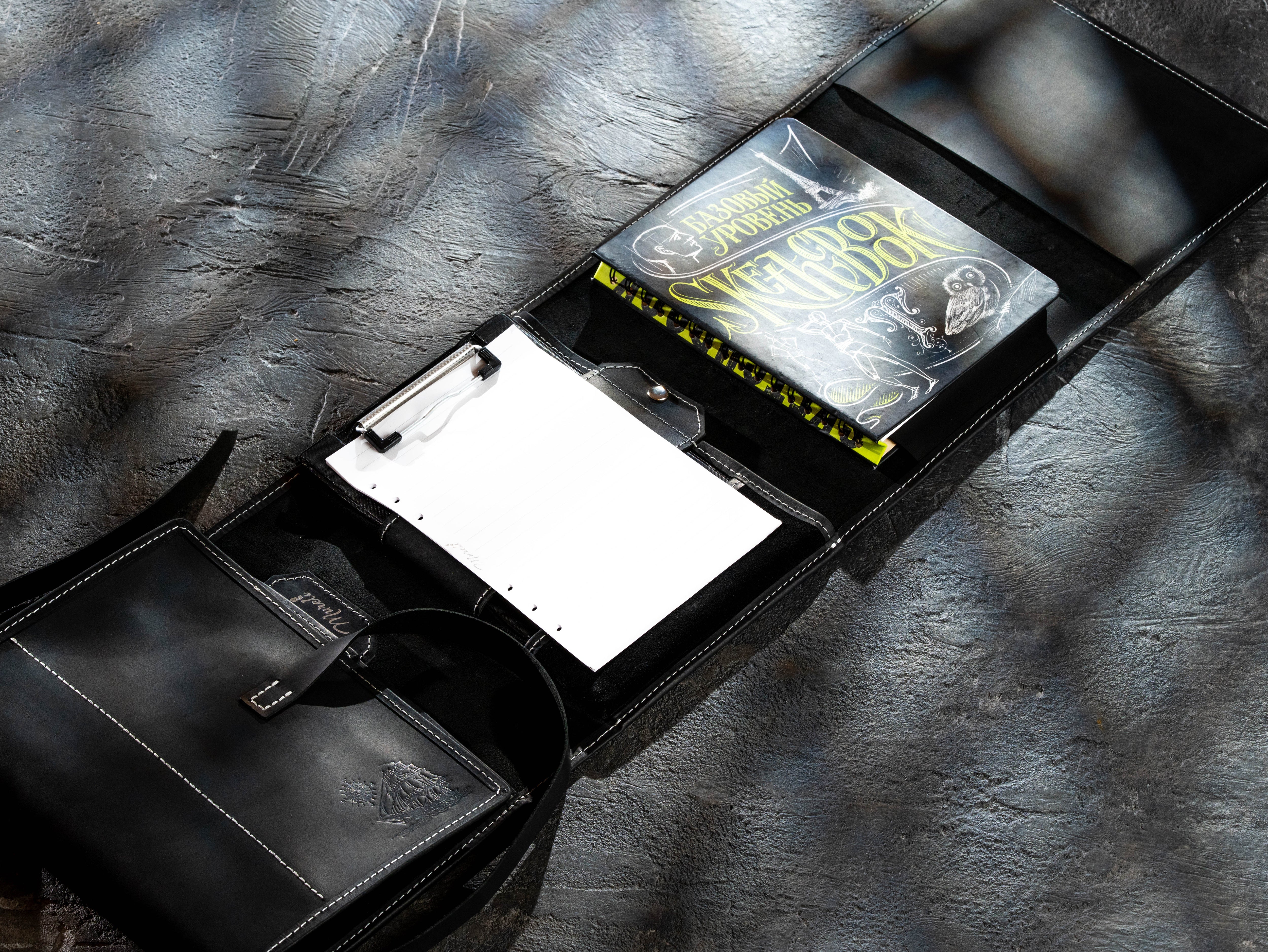 Black leather organizer holding two sketchbooks and an A5 clipboard for drawing sessions