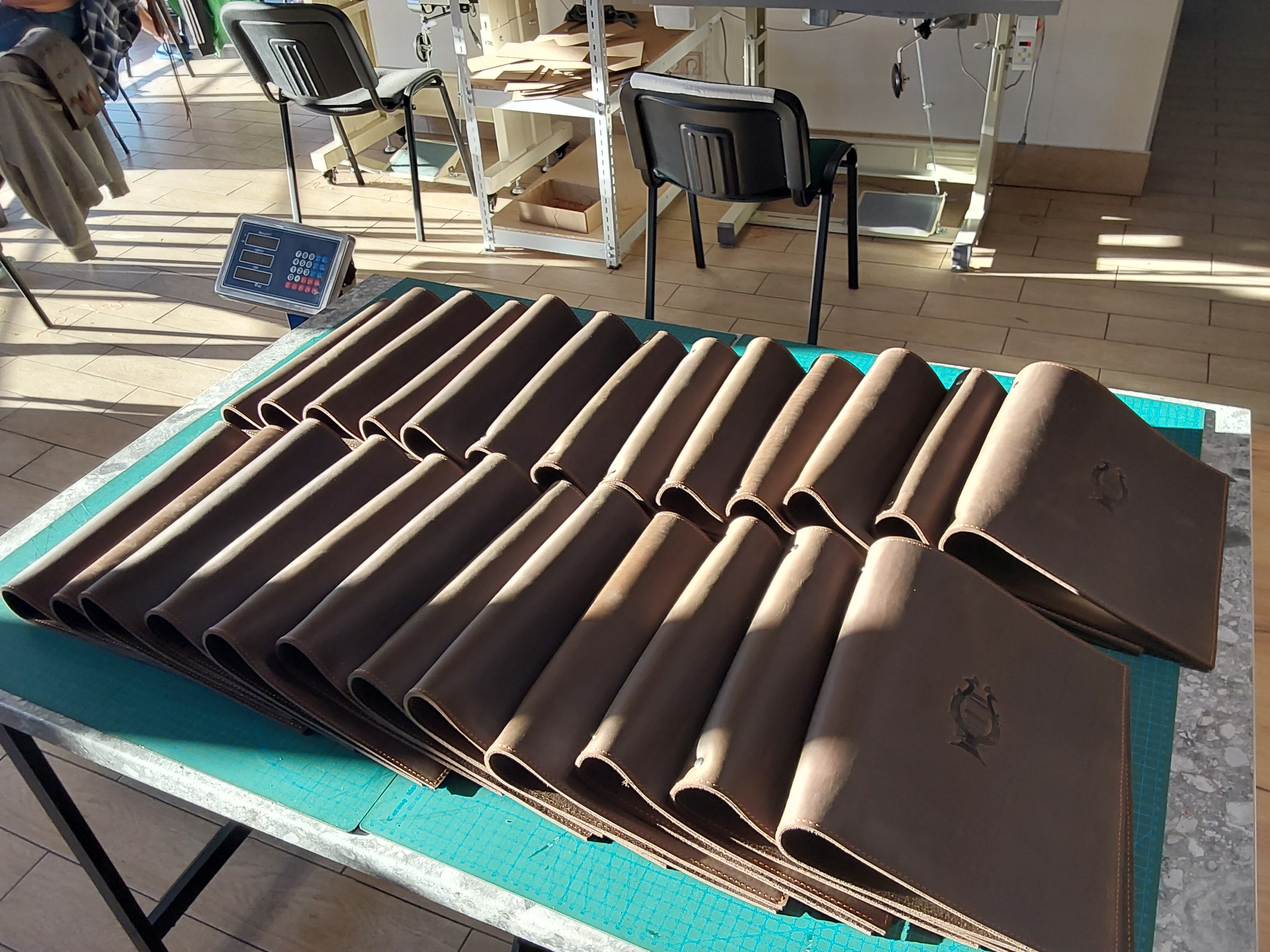 3 ring binders (RW model) in brown leather color + personlization  Last order was 1619