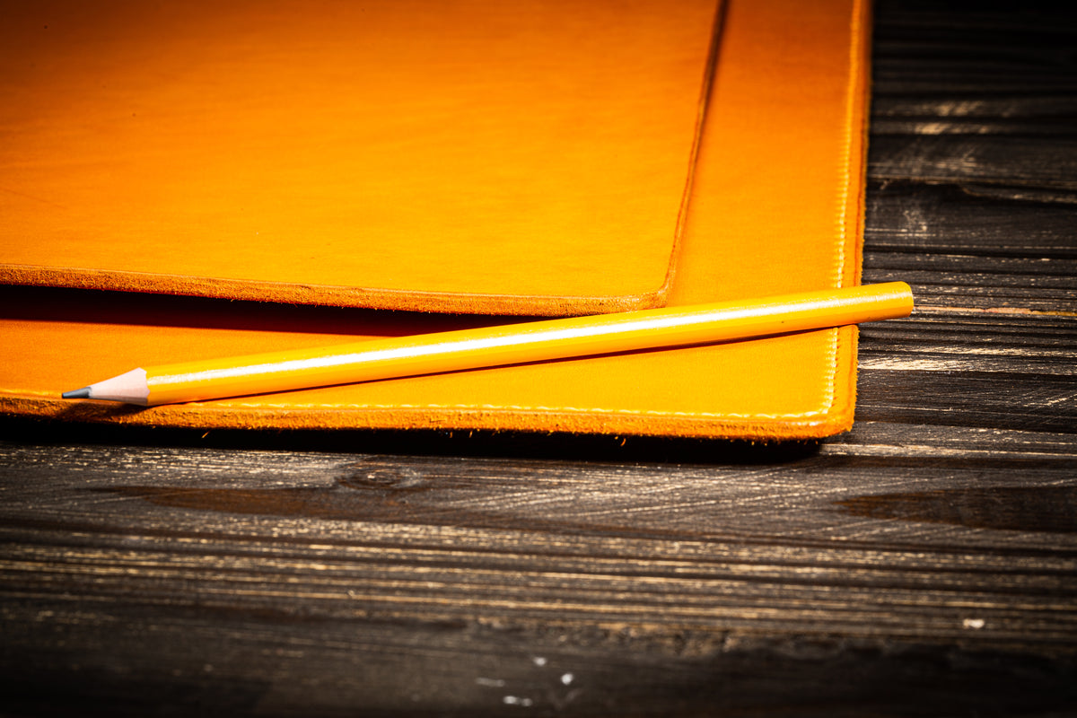 Close-up of Golden Wheat 3–4 mm thick leather desk mat with hand-stitched edge and natural leather thickness