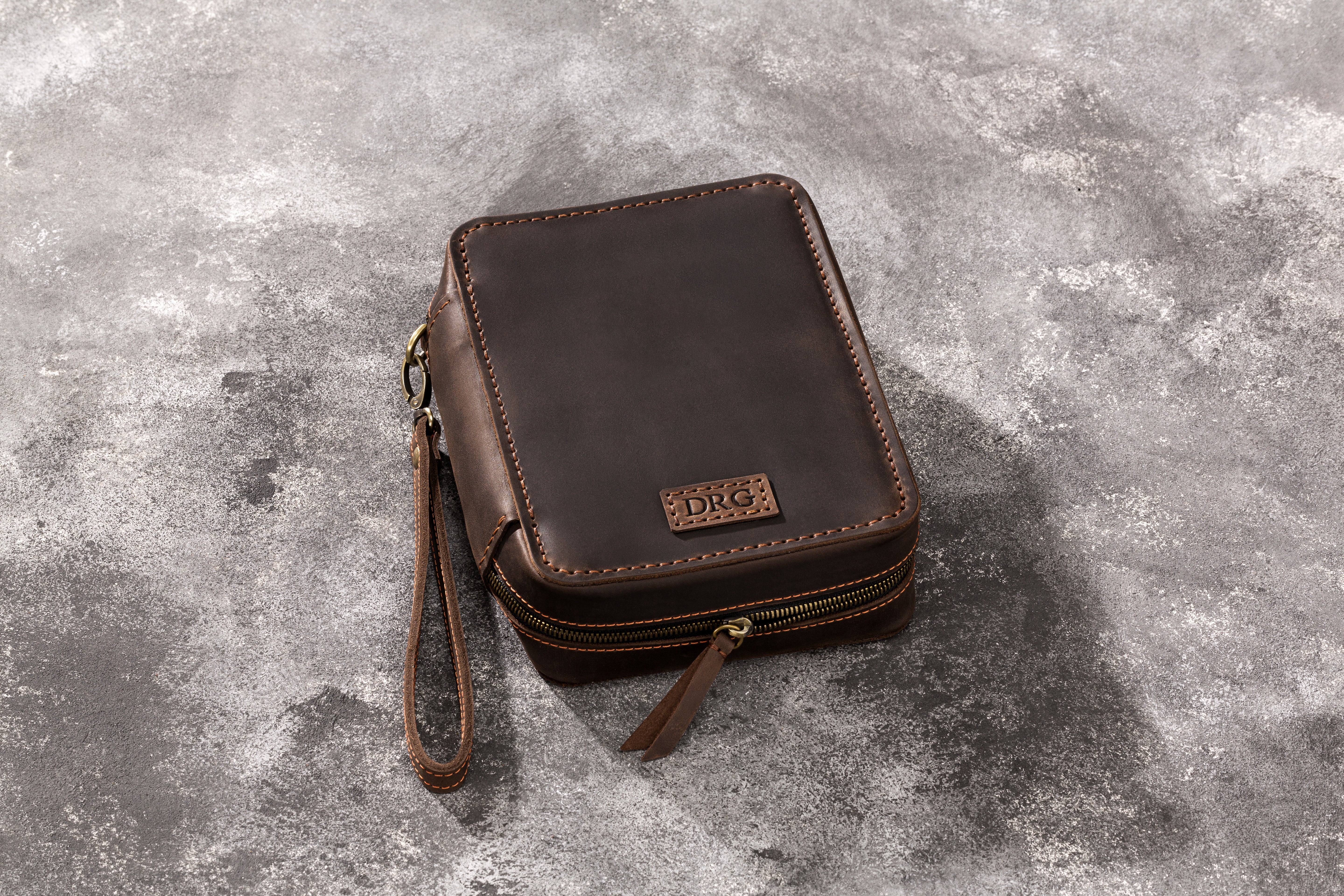 Base  brown leather cigar case model of 2021 with personalization options