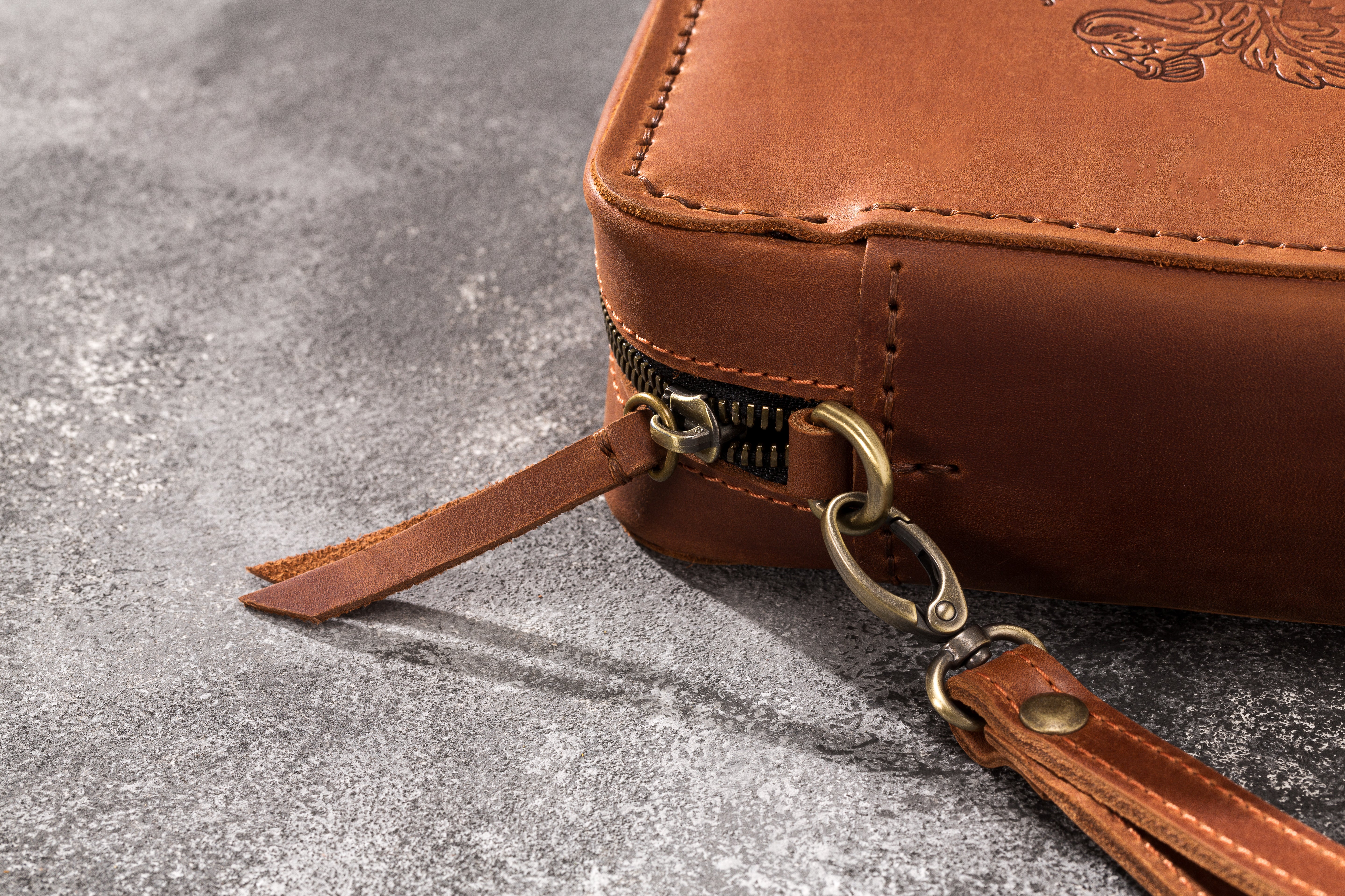 Base  cognac (copper) leather cigar case model of 2021 with personalization options