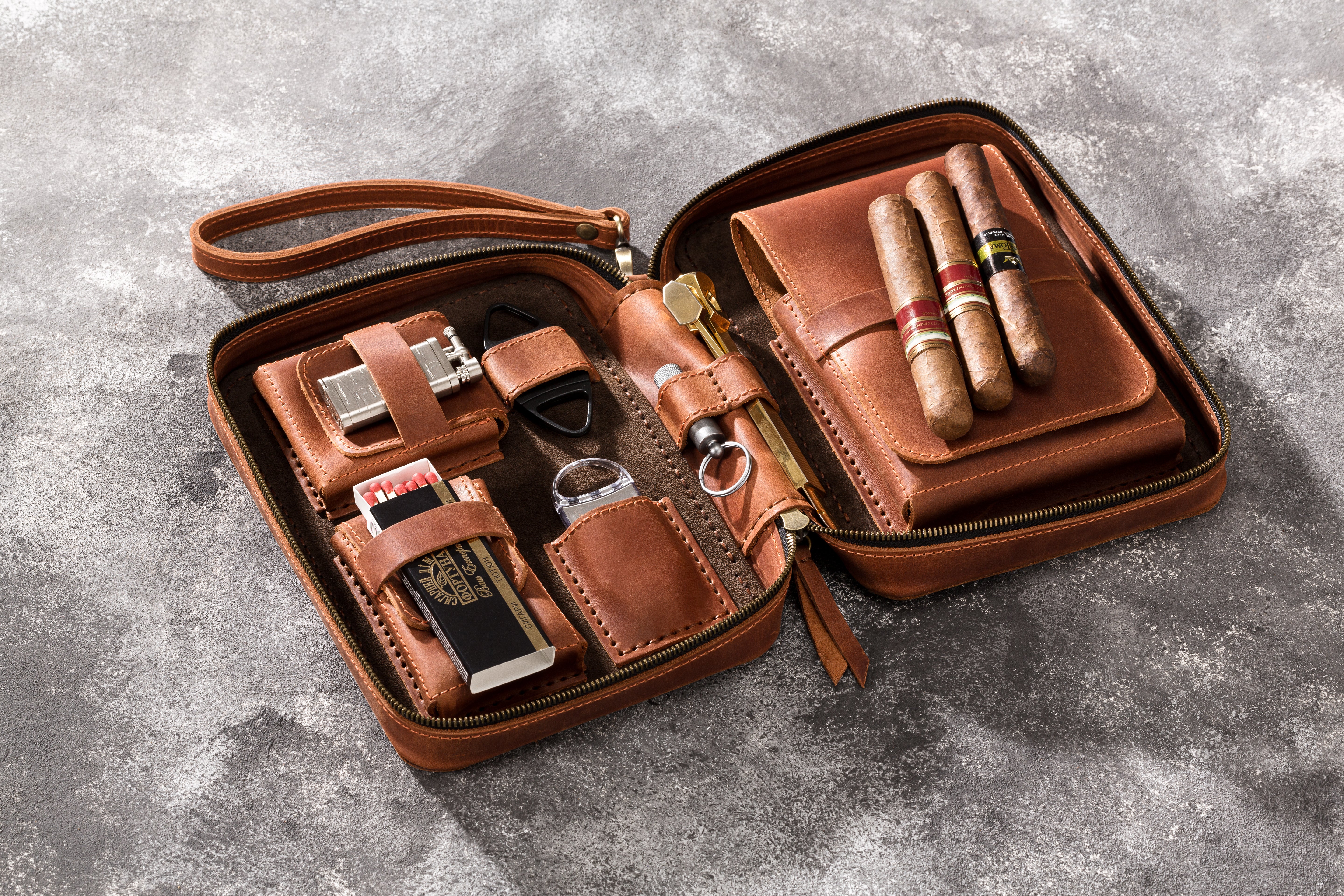Base  cognac (copper) leather cigar case model of 2021 with personalization options