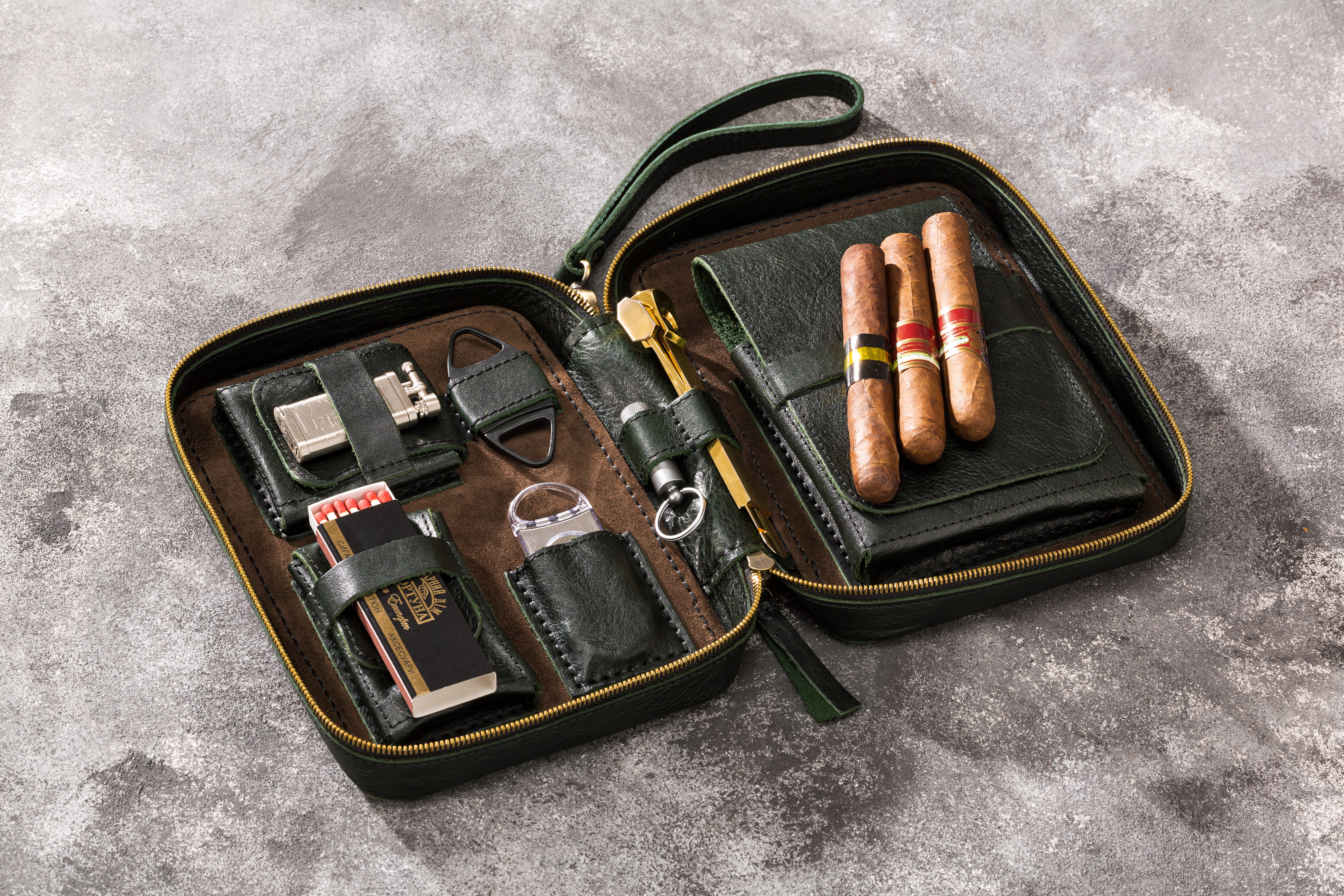 Base green leather cigar case model of 2021 with personalization options