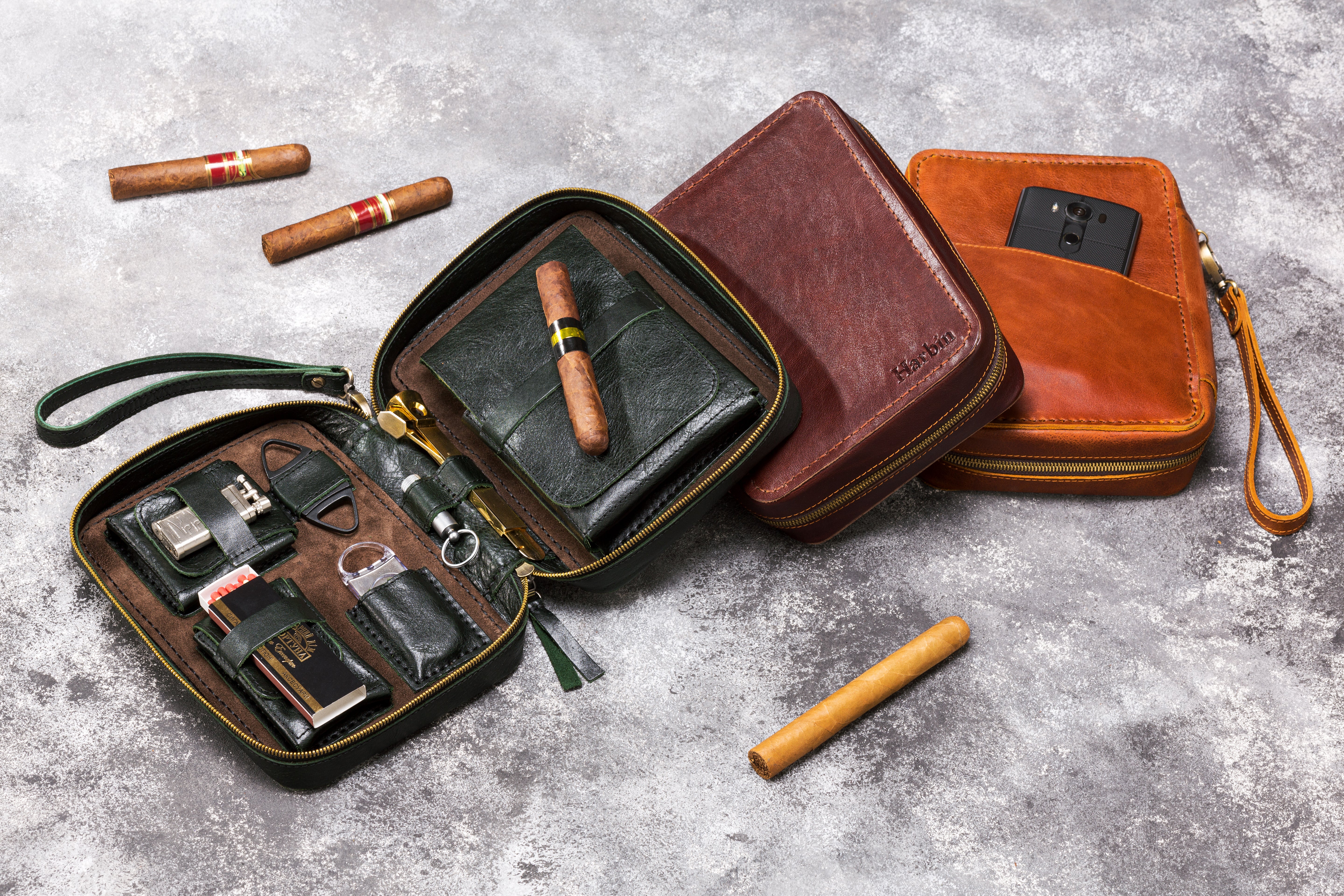 Base green leather cigar case model of 2021 with personalization options