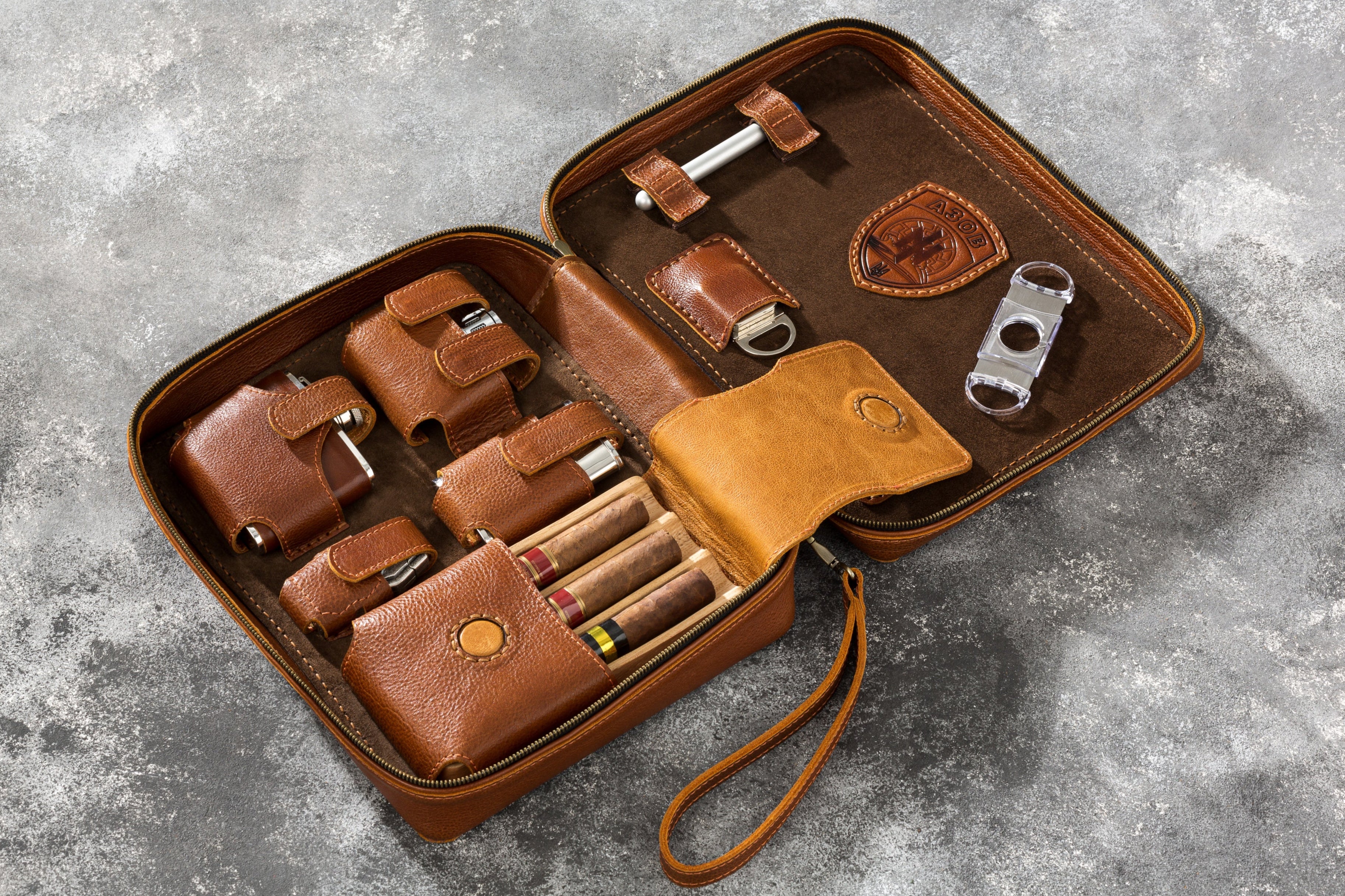 Zeus light brown leather cigar case