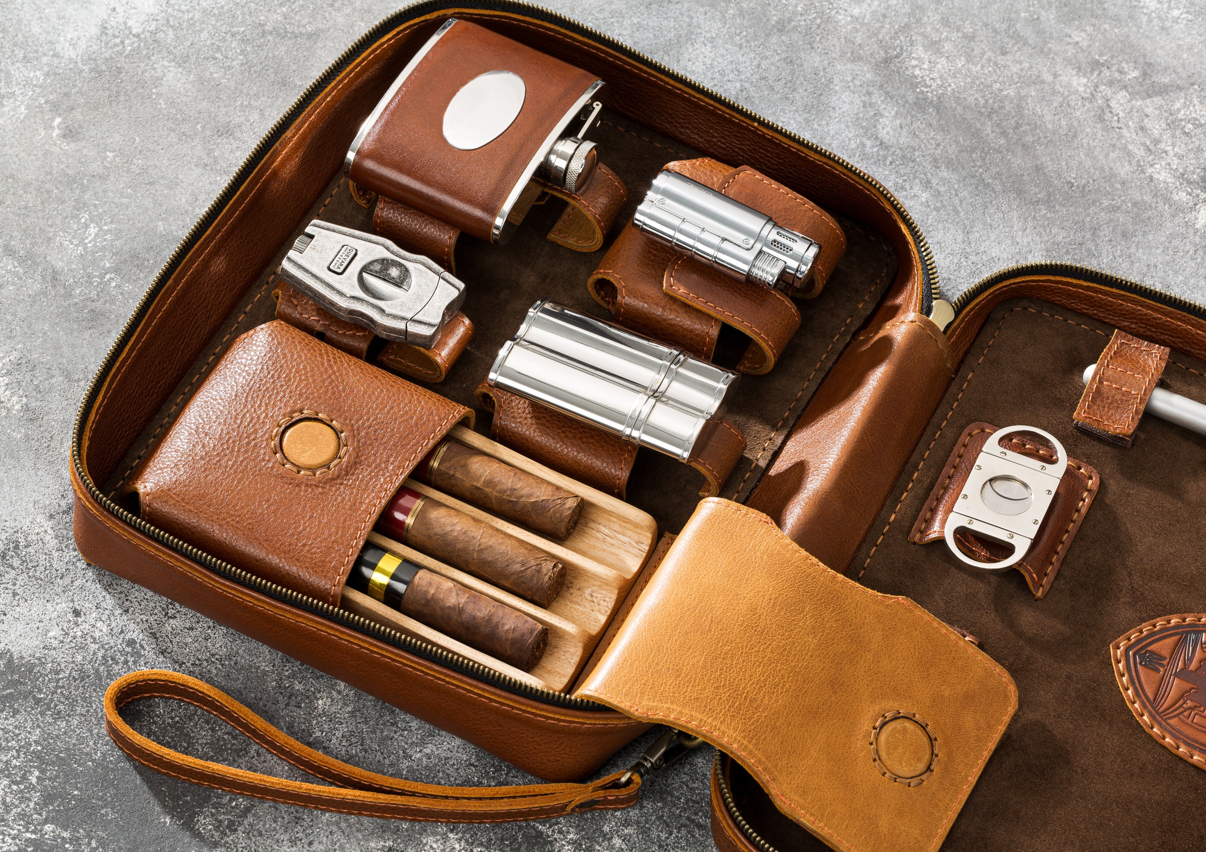 Large Light Brown Series “Zeus” | The Largest Cigar Case with Inner Patch and Accessory Storage