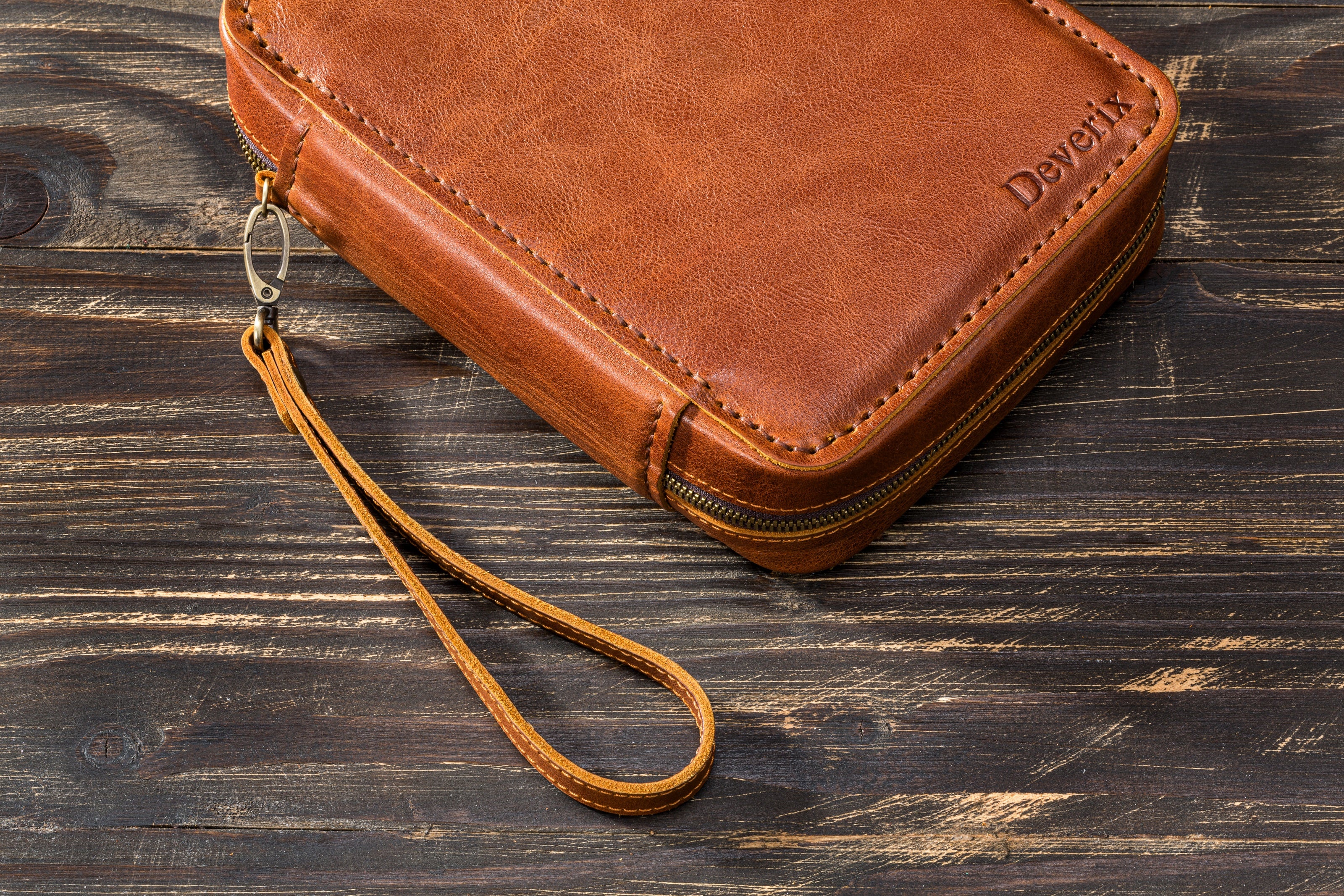 Base Camel Kaliary leather cigar case model of 2021 with personalization options