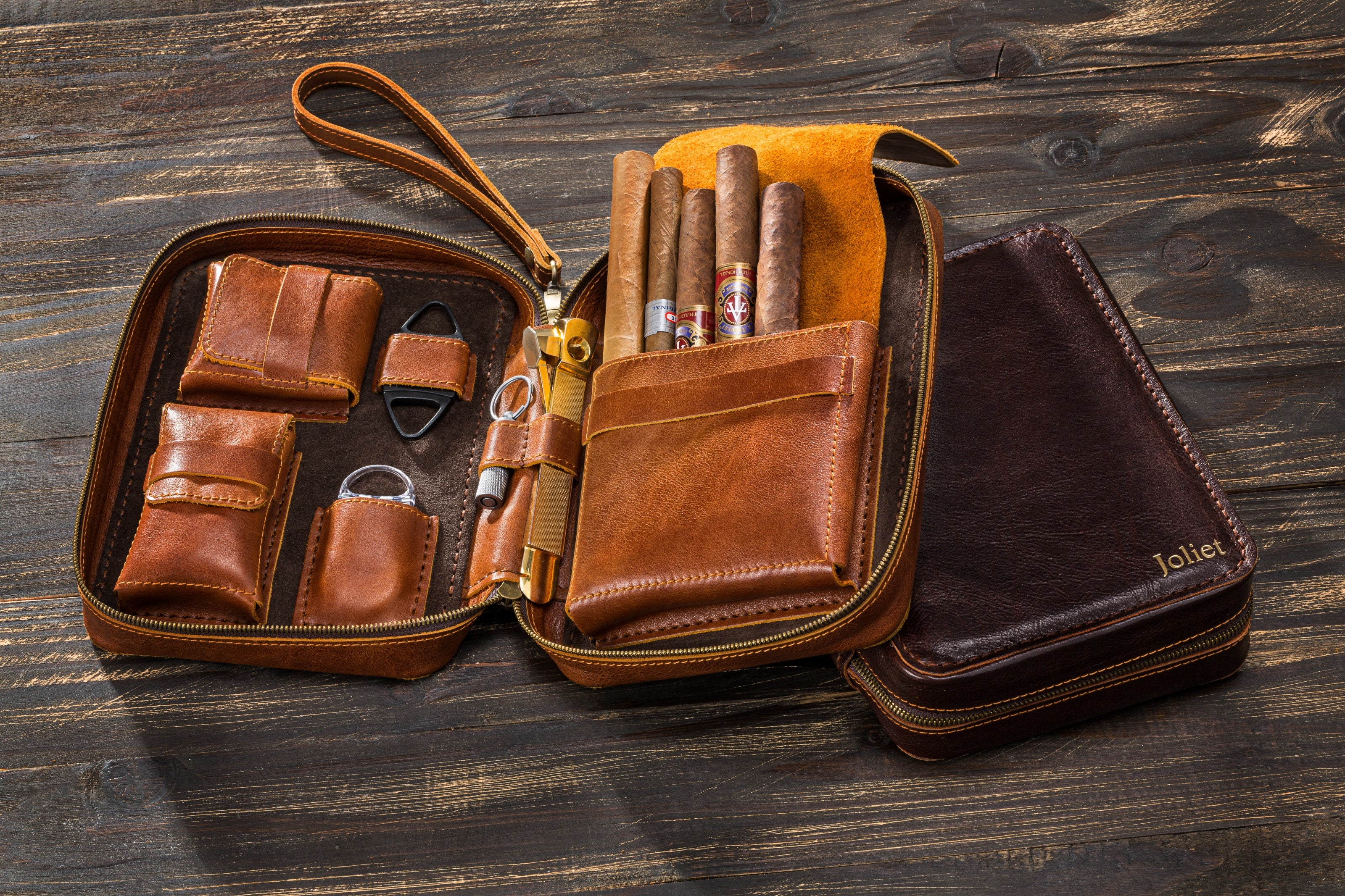 Base Camel Kaliary leather cigar case model of 2021 with personalization options