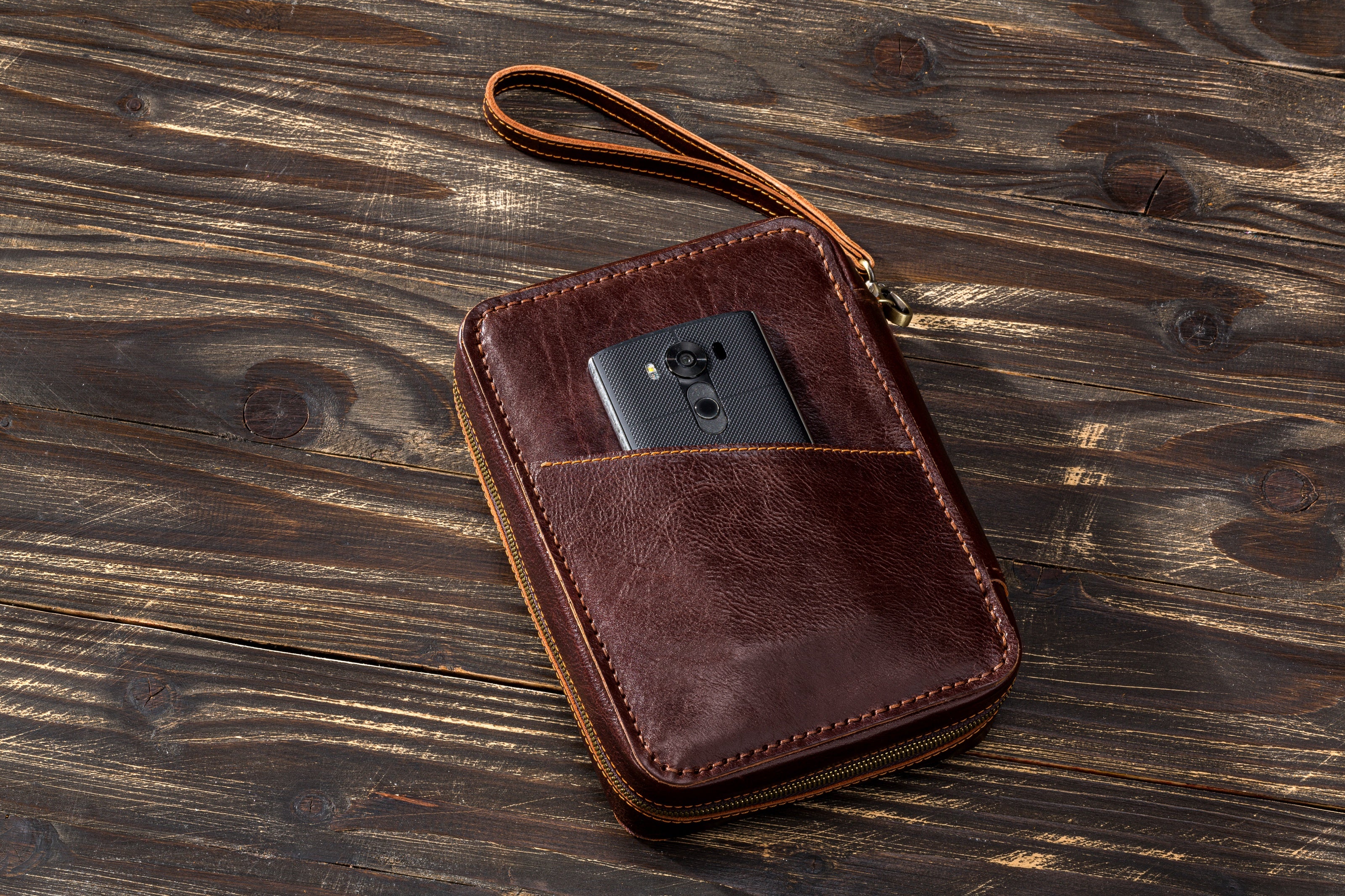 Base Dark Cognac Kaliary leather cigar case model of 2021 with personalization options