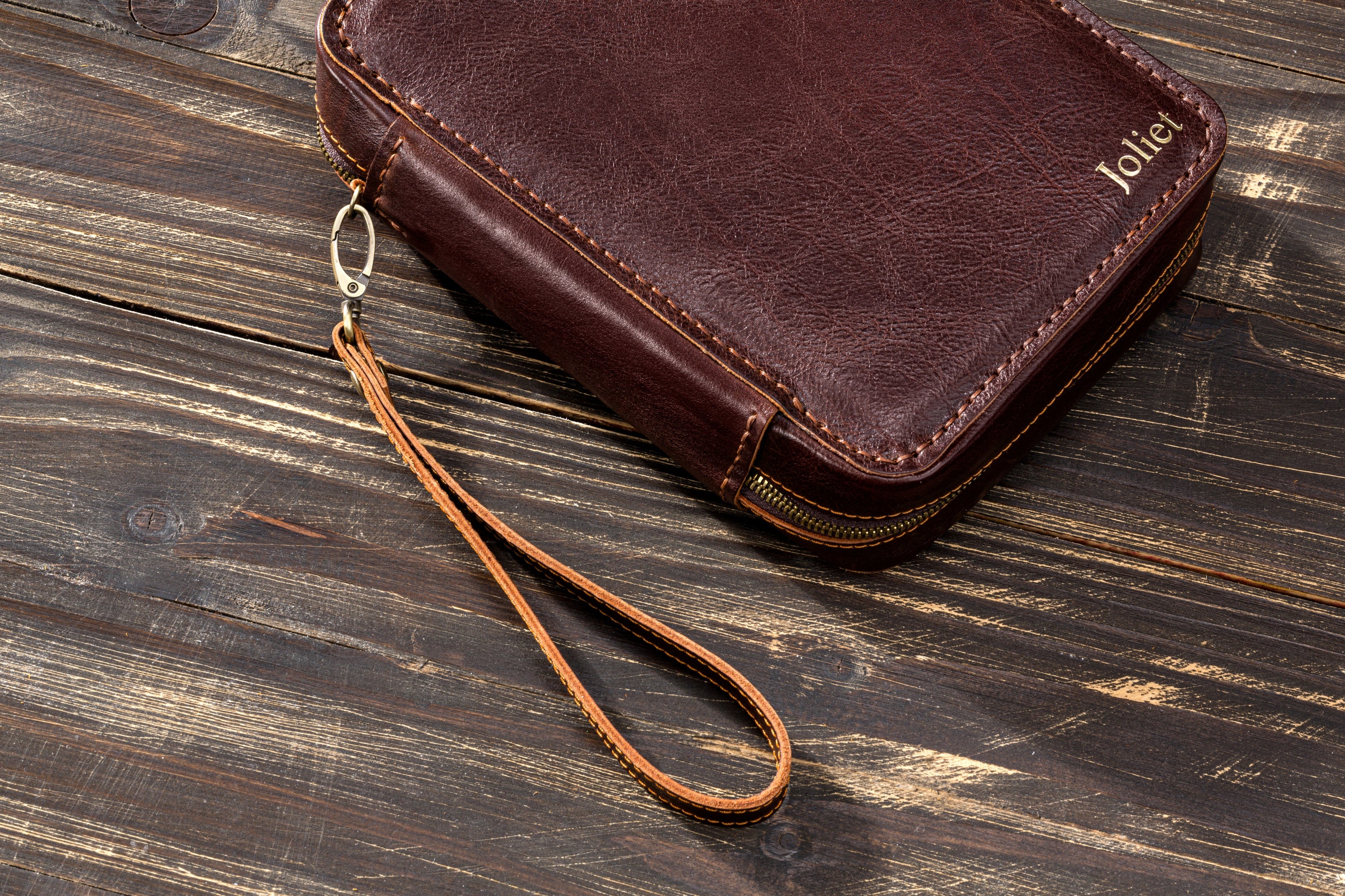 Base Dark Cognac Kaliary leather cigar case model of 2021 with personalization options