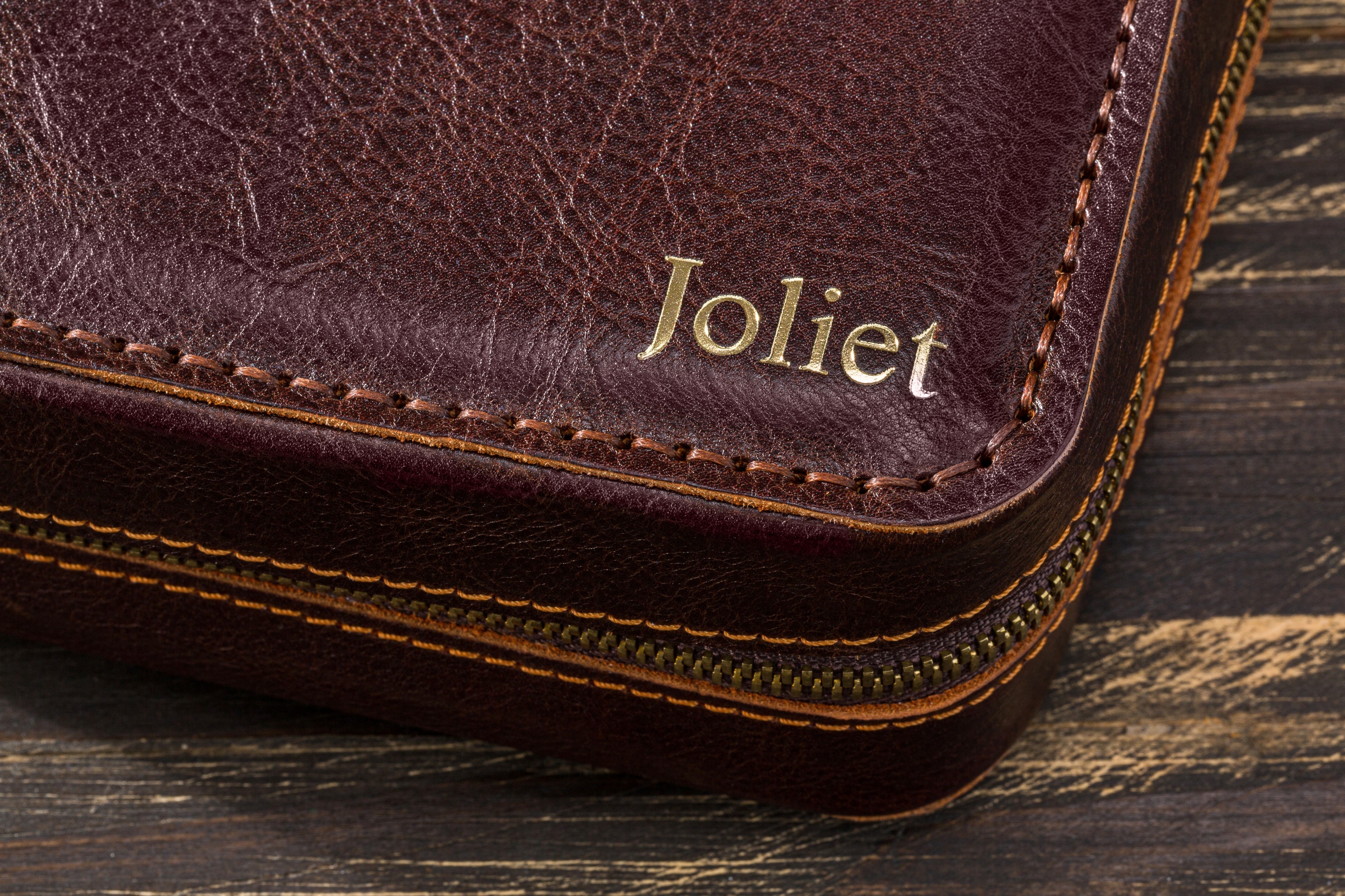 Base Dark Cognac Kaliary leather cigar case model of 2021 with personalization options