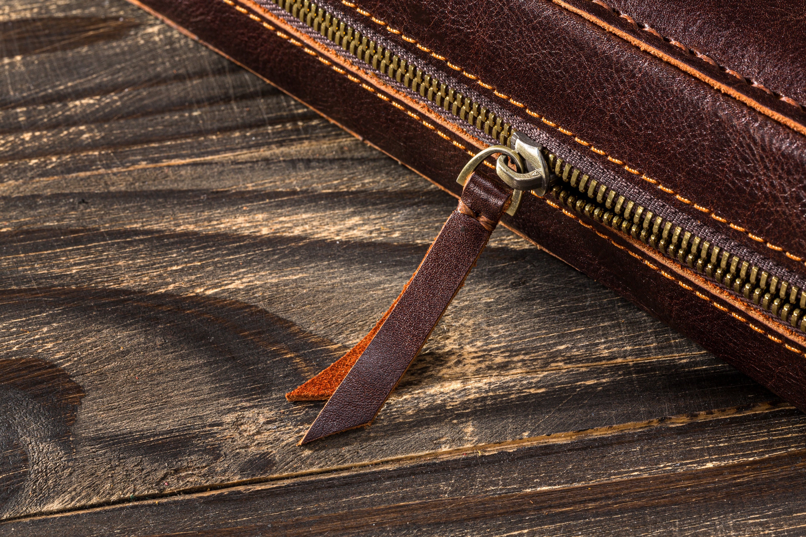 Base Dark Cognac Kaliary leather cigar case model of 2021 with personalization options