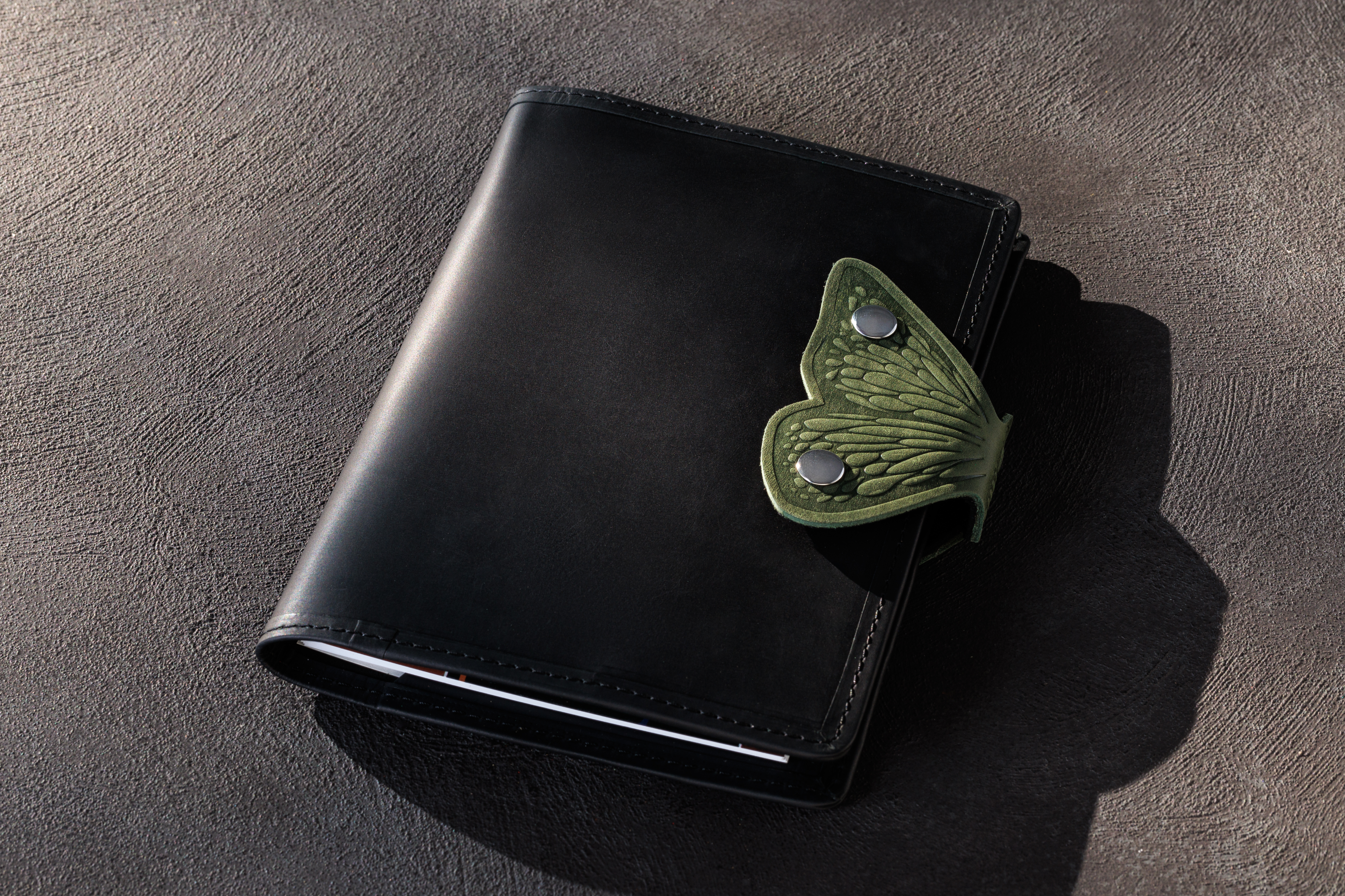 Black Leather Sketchbook Organizer with Butterfly Clasp – A5 Journal Cover, Artist Gift, Personalized Notebook