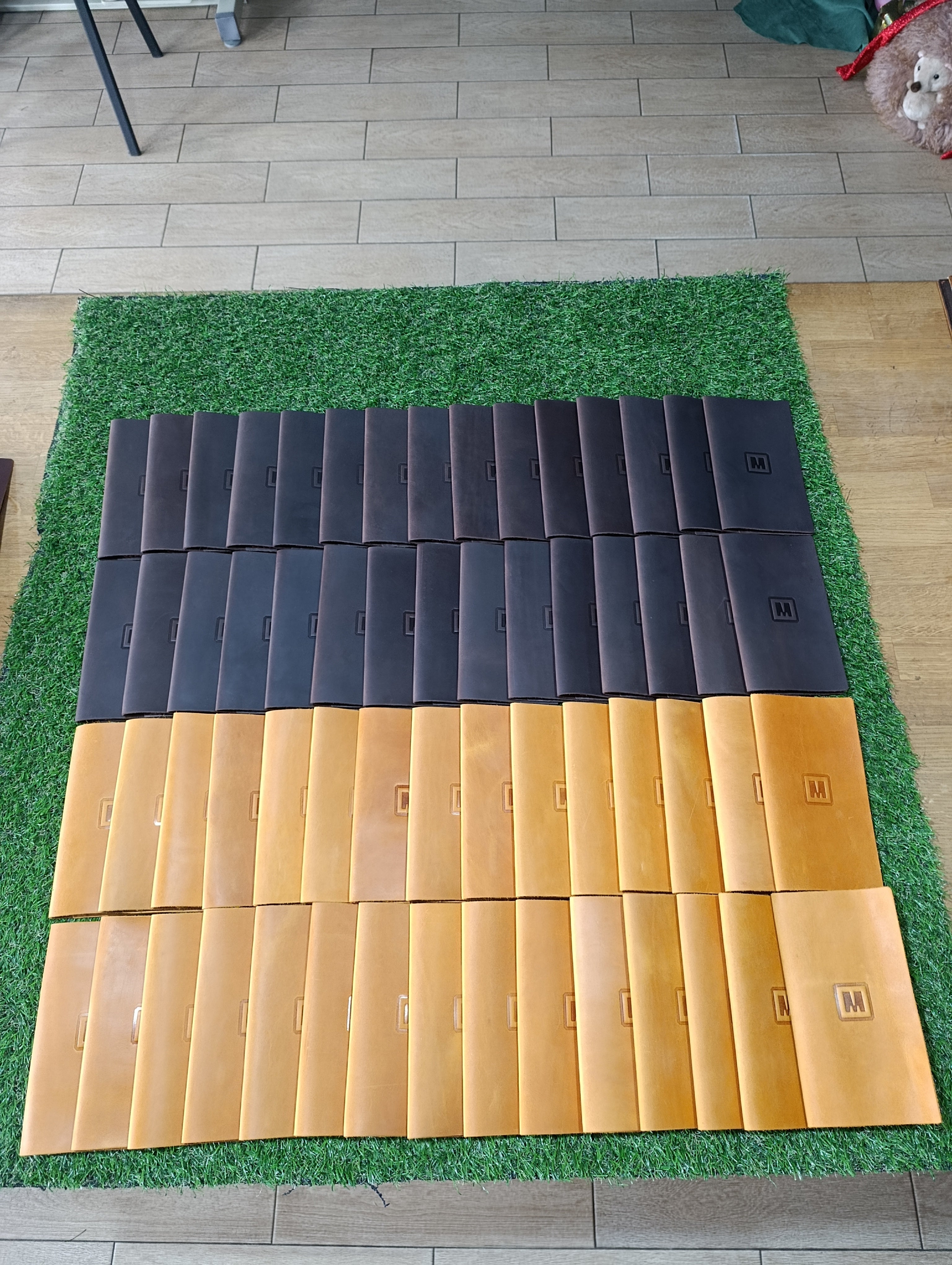 60 check presenters  without pen loop (30 brown+30 camel )+Fedex Priority shipping (last order 14817)