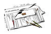 Illustration of a white pencil case with compartments and a personalized patch, with dimensions and pen illustrations.
