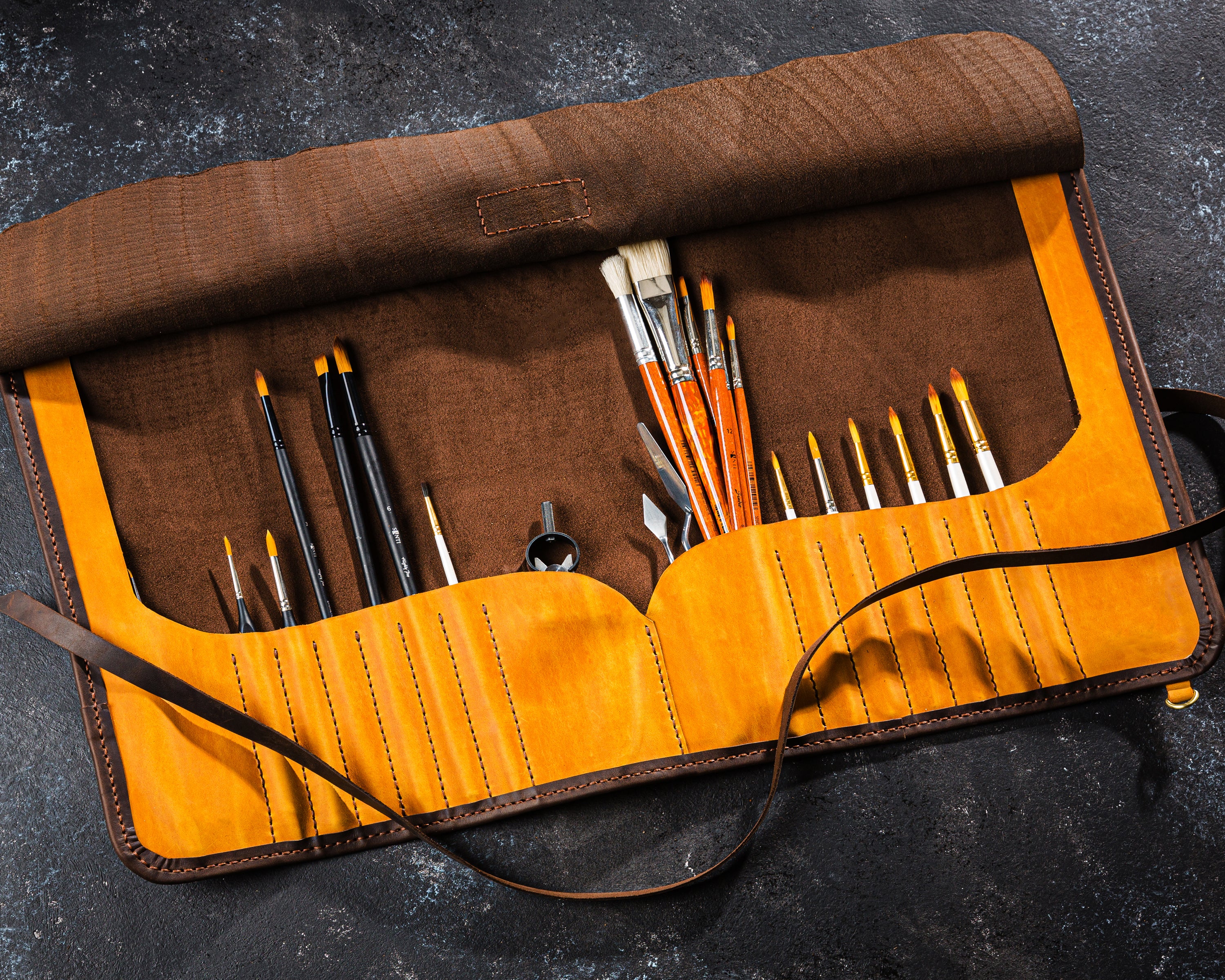 Luxury Leather Artist Brush Roll by Mureli – A Masterpiece for Creatives