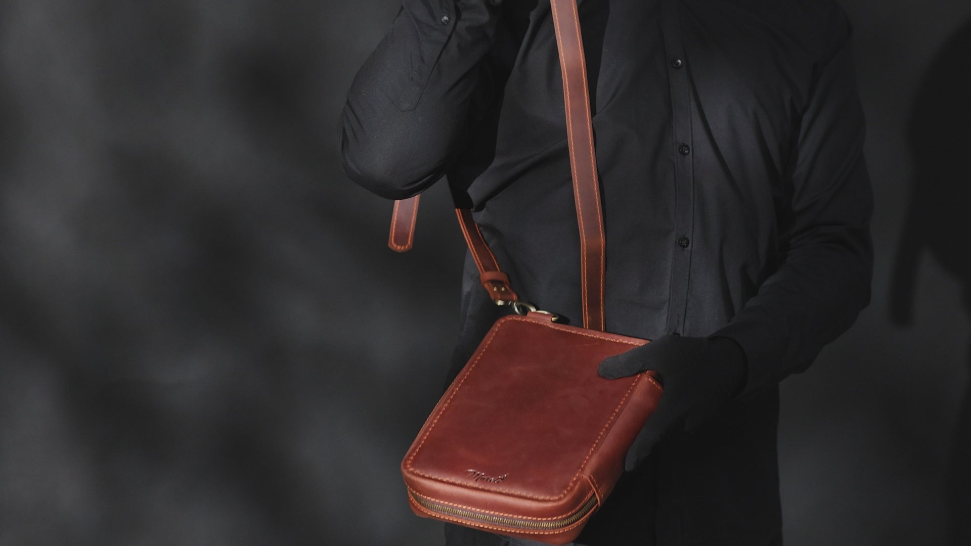 Personalized Leather Artist Portfolio Bag in Black | La Tela Collection