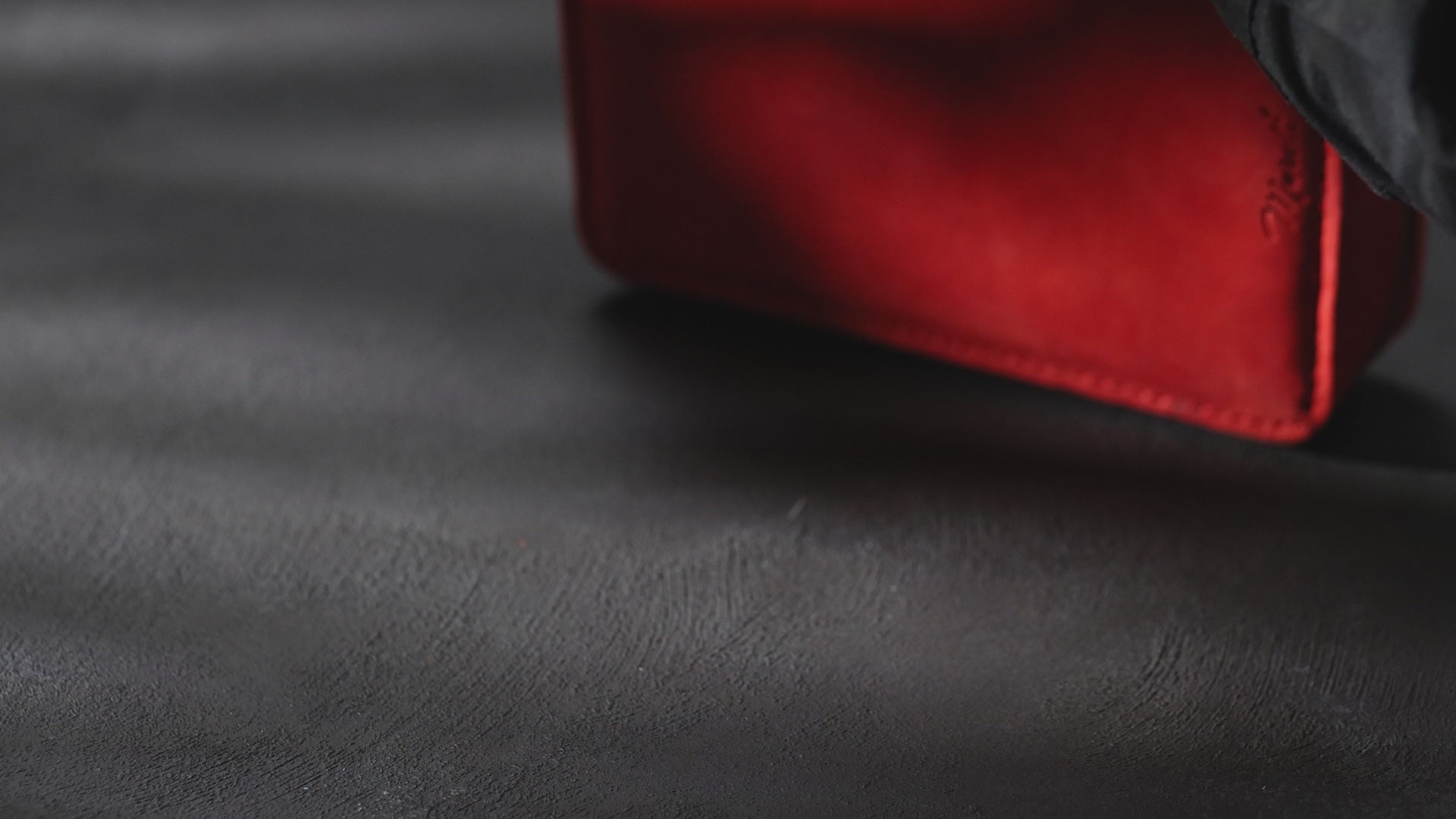 red leather cigar case with handle by Mureli 2025 collection